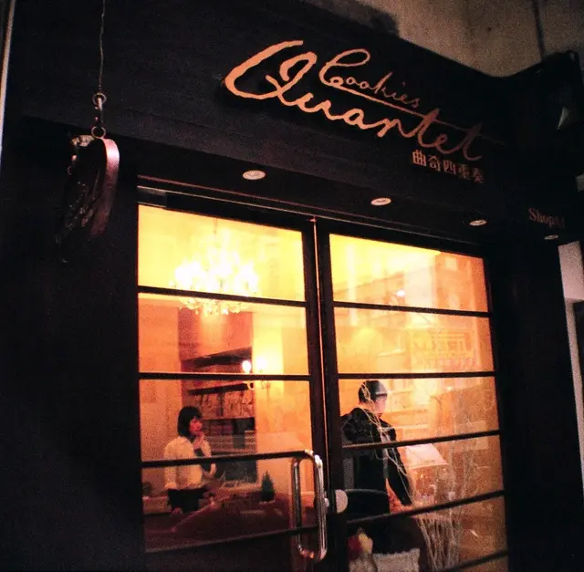 我用 Diana Mini 拍的店面照