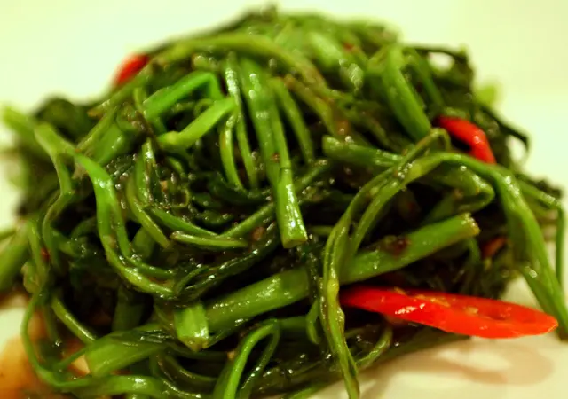 [越式蝦醬炒通菜]，炒得好夠鑊氣，通菜保持適當爽脆，好惹味。