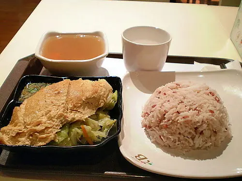 豆腐扒飯配蓮藕湯