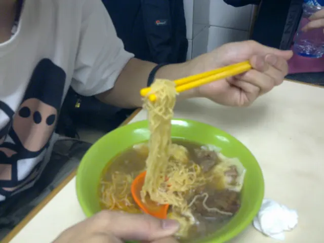 雲吞牛腩麵