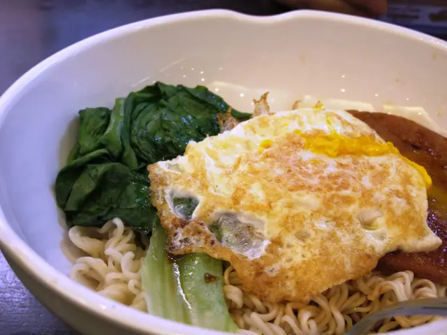 餐肉旦撈公仔麵