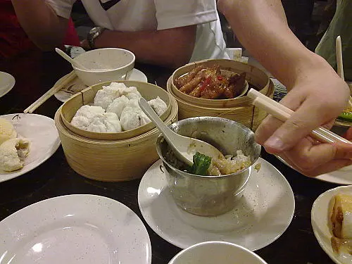 叉燒包, 鳳爪及排骨飯