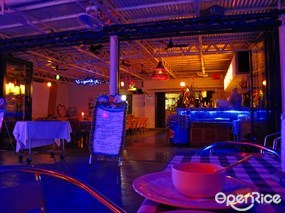 夜晚店內 - 南丫島的星浪餐廳