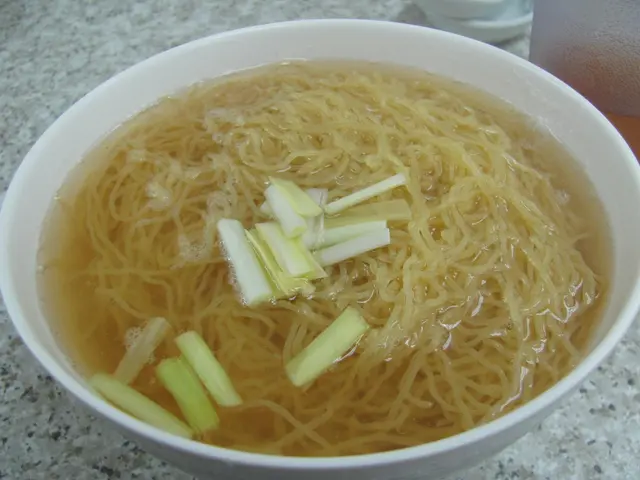雲吞麵的湯只有非常微弱的大地魚香及蝦香
