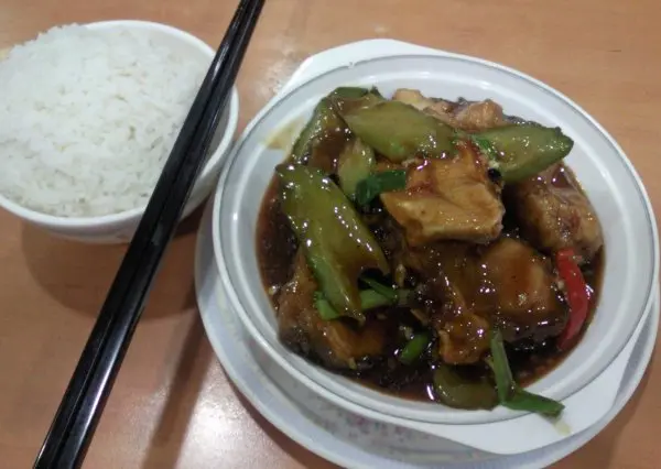 涼 瓜 炆 鯇 魚 腩