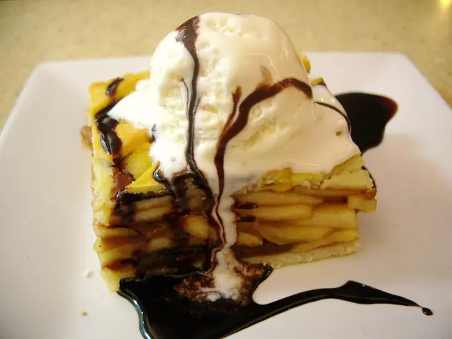 Apple Pie With Vanilla Ice-Cream一個送過來個雪糕已經溶了大半