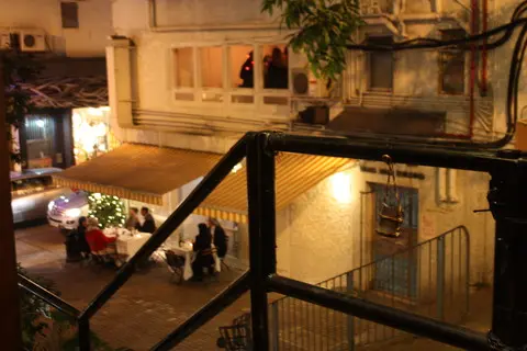 我地成日都望出面呀...因為感覺坐近門口好舒服 