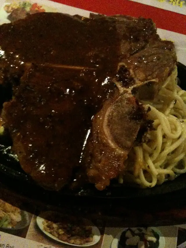 T 骨扒配黑椒汁跟意粉