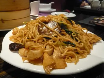 普通的三鮮炒拉麵