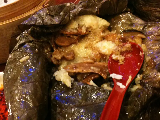 濕淋油+"鞋"口肉片糯米雞