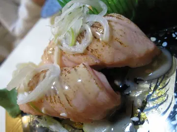 十级推介~火灸三文鱼寿司~