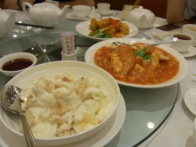 花膠蟹肉炒蛋白, 蕃茄蛋斑塊