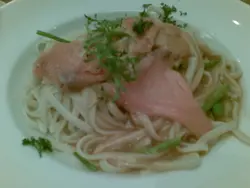 露笋烟三文鱼龙脷柳扁意粉配龙虾汁