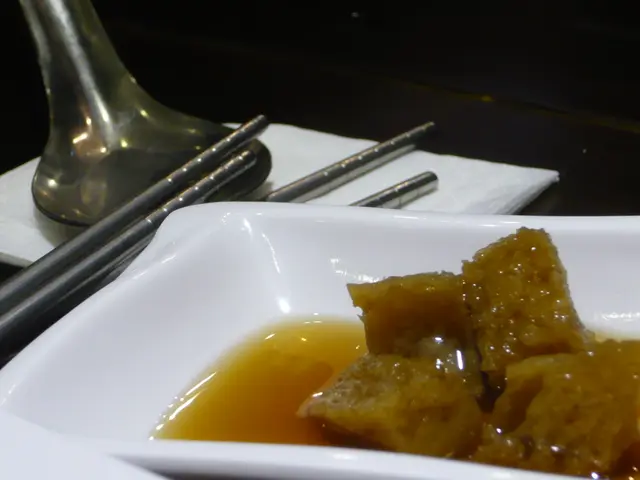 前菜蜜麴 (免費試食) - 甜甜地似豆干, 好食! chat mâle覺得用黎送世界盃一流!