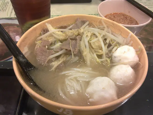 牛肉, 墨魚丸酸辣米線