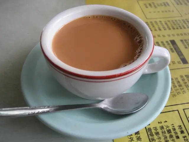 奶茶,都係用白瓷杯裝的夠穩重