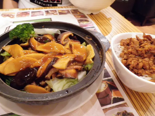 鮑汁燴雜菌跟肉燥飯