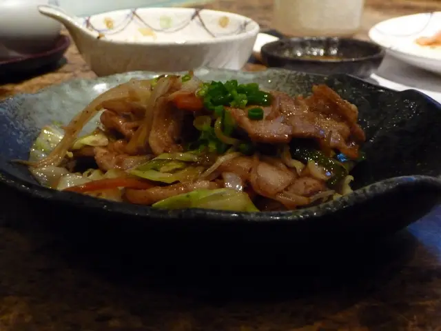 鐵板豬腩肉炒雜菜，另有炒烏冬／炒飯，太飽肚野冇叫