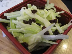 華道夫沙律蘋果絲及芹菜絲都非常爽口