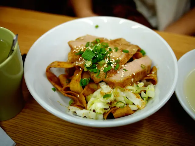 豬頸肉撈粗--豬頸肉超級嫩,一嚼即斷,但拇指只是給豬頸肉