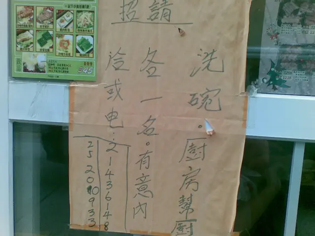 門口貼住聘請員工的紙？莫非會轉人？