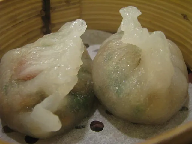 $6(2件)潮洲蒸粉果，吃到辣椒絲及辣椒籽，味道尚可