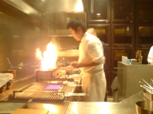 師傅在努力炮製和牛~ 睇住都流晒口水