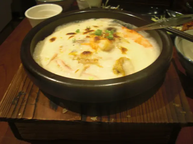 有冇人食過芝士飯係無芝士味呢?同埋連D白汁都係無味架!又無乜餸~D所謂既海鮮急凍之餘仲要勁少!