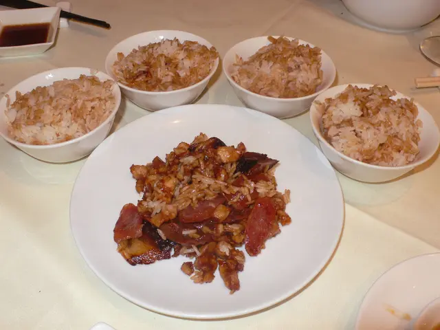 咸魚雞粒臘味煲仔飯