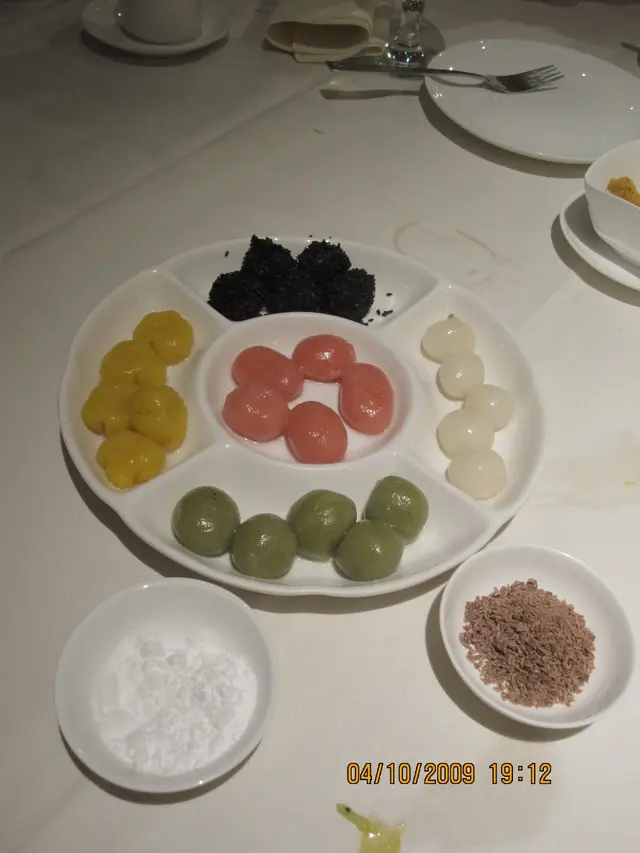 (10)五彩圓子(好睇,味道一般!)     (3分)