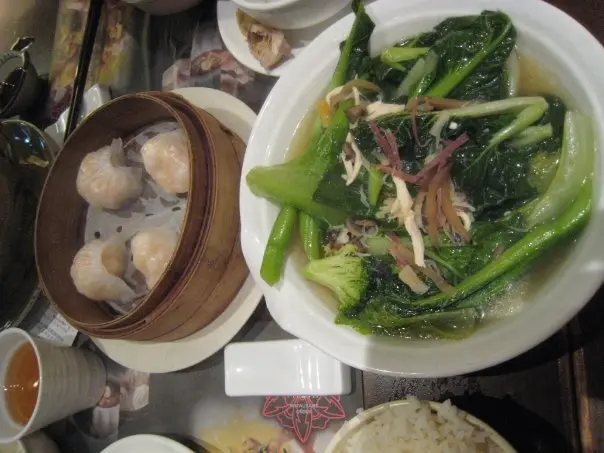 點心一: 蝦餃 小菜二: 上湯浸雜菜