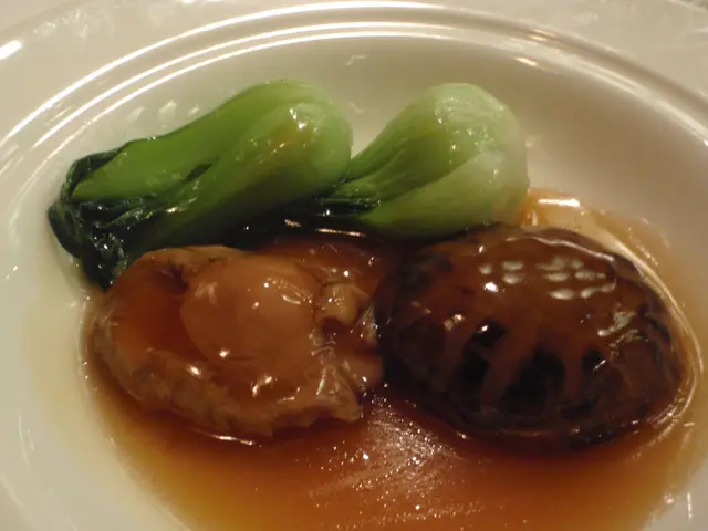 『花菇伴原隻湯鮑』