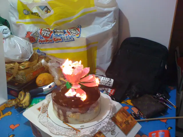 蠟燭著火, 唔曉點~~點錯左~~所以燒左~