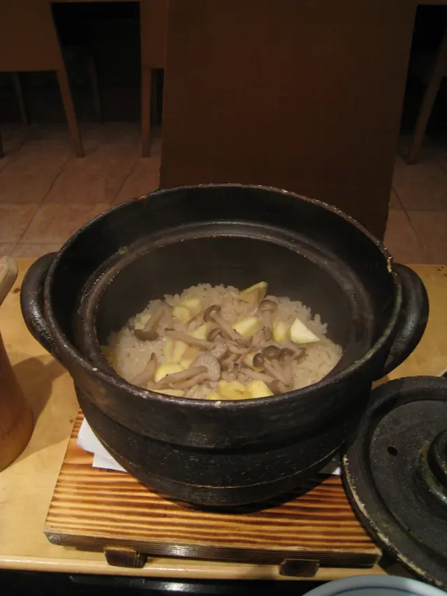 栗子山地菇釜飯