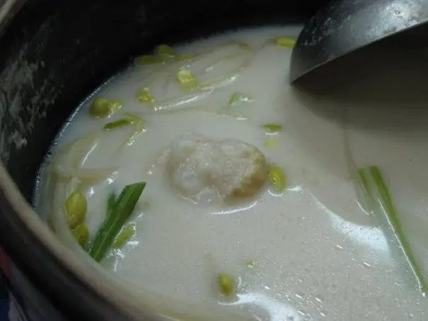 豆卜裏釀了蝦肉的