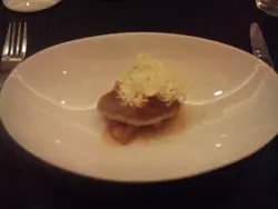 主打是煎鹅肝，每客限量一份，非常一般，是原材料质素差所至。