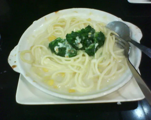 西蘭花粟米意粉