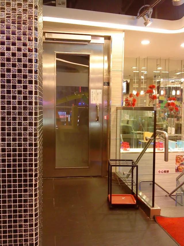 連"升降機"都係呢d地方有, 真係照顧周到, 有點意外!