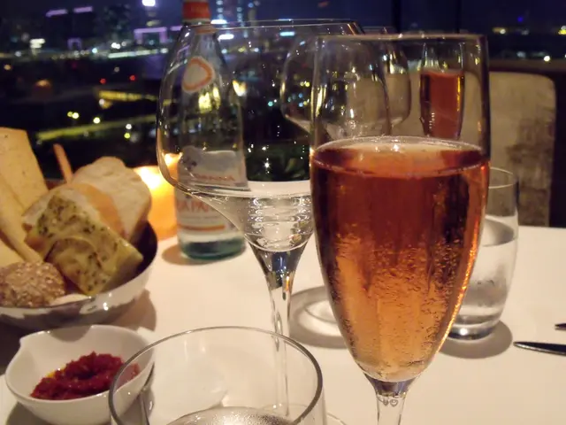 法國礦泉水和玫瑰香檳