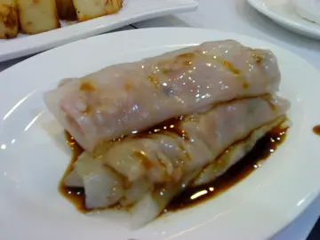 桂林牛腸腸粉,好快索晒d豉油...>___<