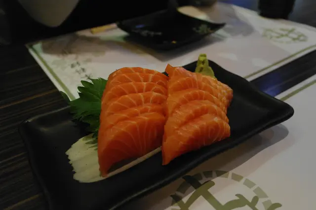 叫左二客三文魚刺身..但肉質一般