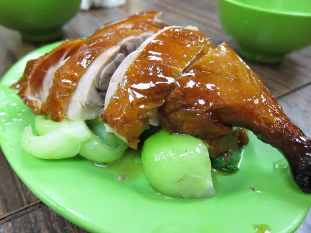 燒鴨- 皮脆, 肉多汁兼唔鞋~滷味唔濃但夠味~ 唔錯~