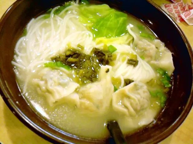 韭菜水餃米線