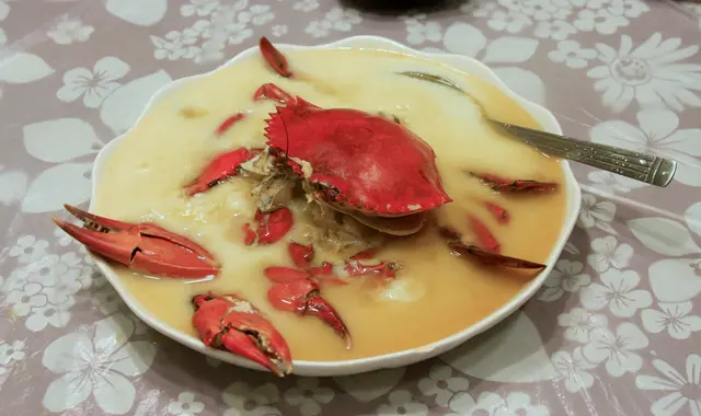 招牌主打：花雕蛋白蒸玉蟹，百吃不厭．