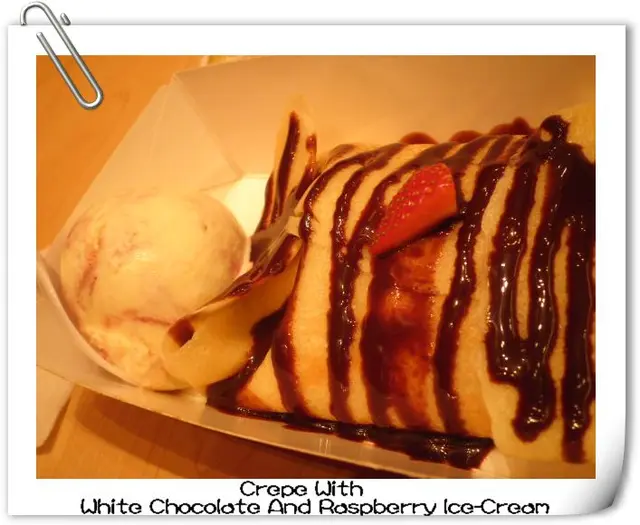 可麗餅配白朱古力桑果雪榚球~