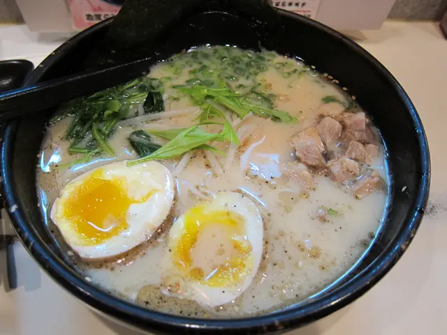 味玉拉麵(豬骨湯底)