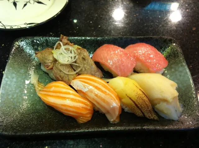 三文魚腩, 日本象拔蚌, 吞拿魚腩, 佐賀牛