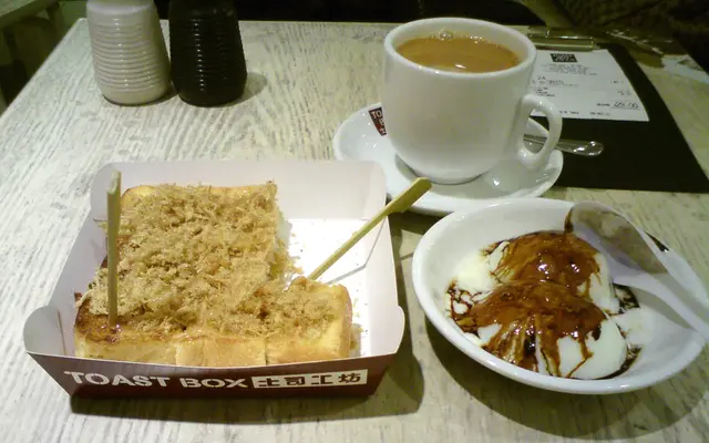 肉鬆厚土司(多士)+半熟蛋+拉茶(煉奶奶茶)