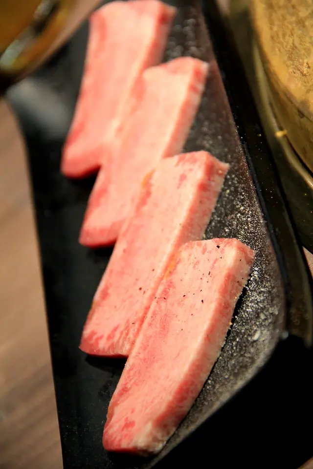 厚切牛舌 比起薄切油膩很多但當然膿味好多啦!