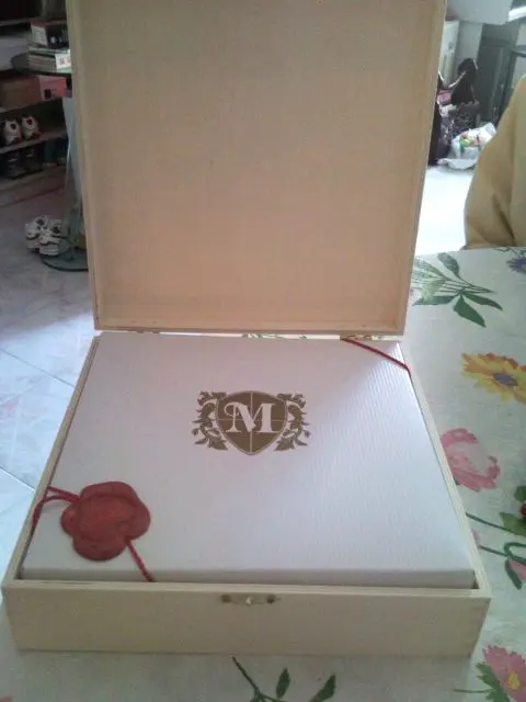 開了木盒便是蛋糕了